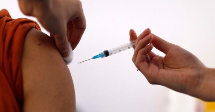 Covid: ¿cuándo llegará la próxima generación de vacunas que nos protejan frente a las nuevas variantes del coronavirus?